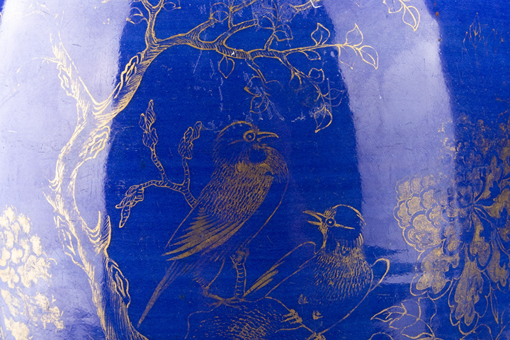 古玩陶瓷清晚·藍(lán)釉描金花鳥(niǎo)紋冬瓜罐真品鑒賞圖