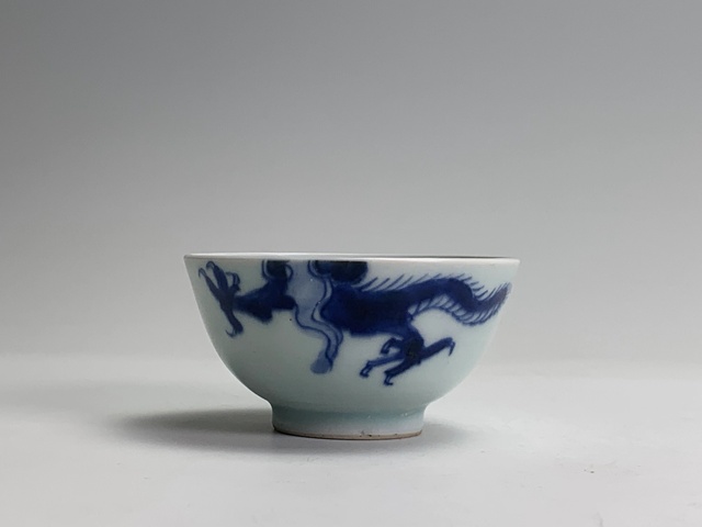 古玩陶瓷清雍正·青花過墻龍紋茶園拍賣，當前價格3238元