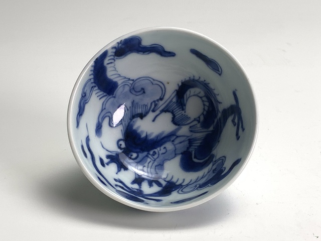 古玩陶瓷清雍正·青花過墻龍紋茶園拍賣，當前價格3238元