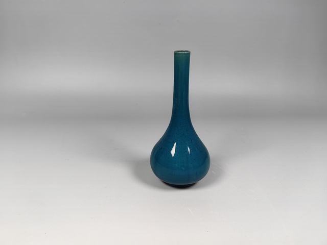 古玩陶瓷清中孔雀藍(lán)釉直徑撣瓶真品鑒賞圖