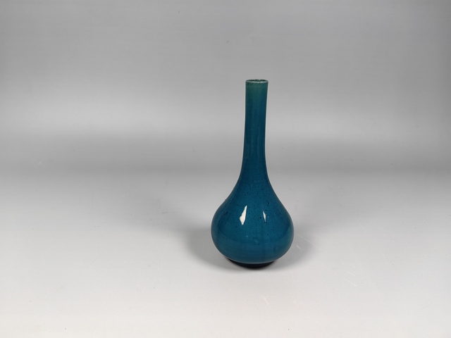 古玩陶瓷清中孔雀藍(lán)釉直徑撣瓶真品鑒賞圖