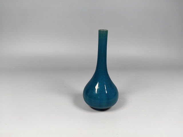 古玩陶瓷清中孔雀藍(lán)釉直徑撣瓶真品鑒賞圖