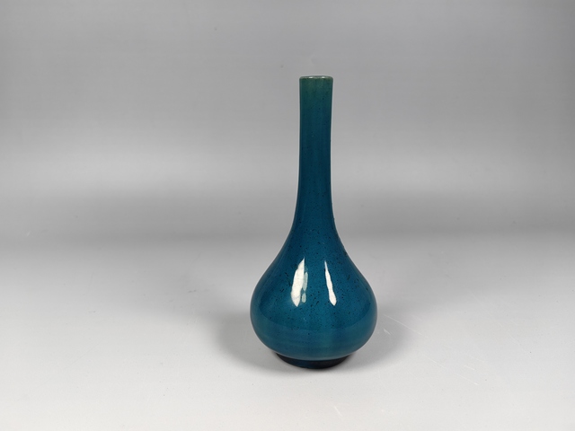 古玩陶瓷清中孔雀藍(lán)釉直徑撣瓶真品鑒賞圖