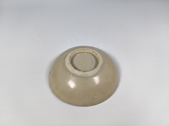 古玩陶瓷明中晚青花釉里紅魚藻紋盤真品鑒賞圖