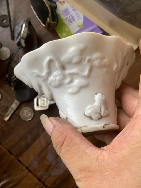 古玩陶瓷德化白瓷龍虎杯真品鑒賞圖