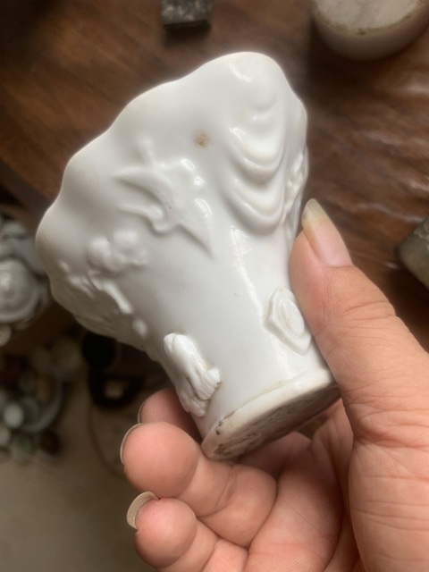 古玩陶瓷德化白瓷龍虎杯真品鑒賞圖