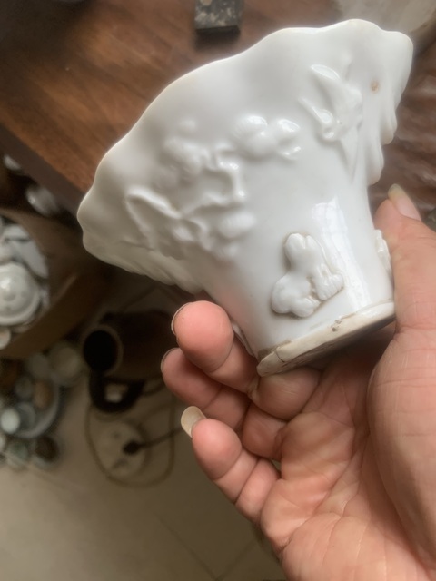 古玩陶瓷德化白瓷龍虎杯真品鑒賞圖