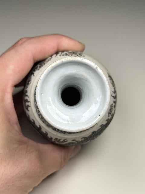 古玩陶瓷反瓷青花龍紋盤口瓶真品鑒賞圖