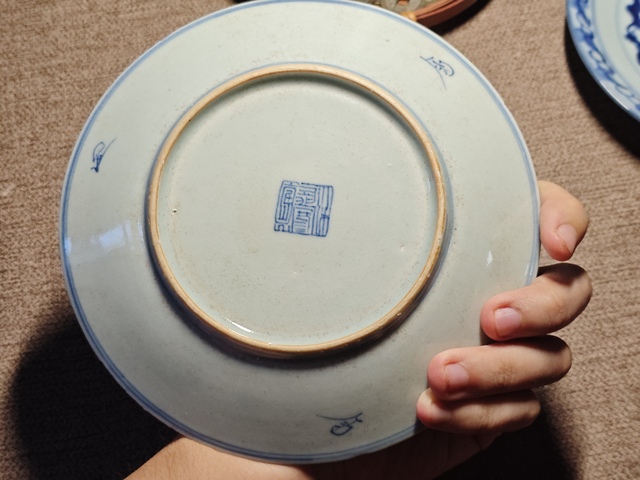 古玩陶瓷嘉慶細路青花纏枝蓮紋盤真品鑒賞圖