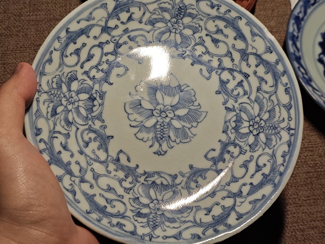 古玩陶瓷嘉慶細路青花纏枝蓮紋盤真品鑒賞圖