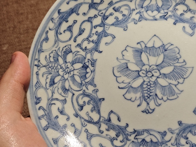 古玩陶瓷嘉慶細路青花纏枝蓮紋盤真品鑒賞圖