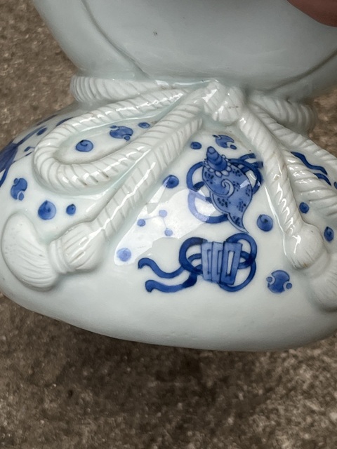 古玩陶瓷日本明治青花八寶紋包袱瓶真品鑒賞圖