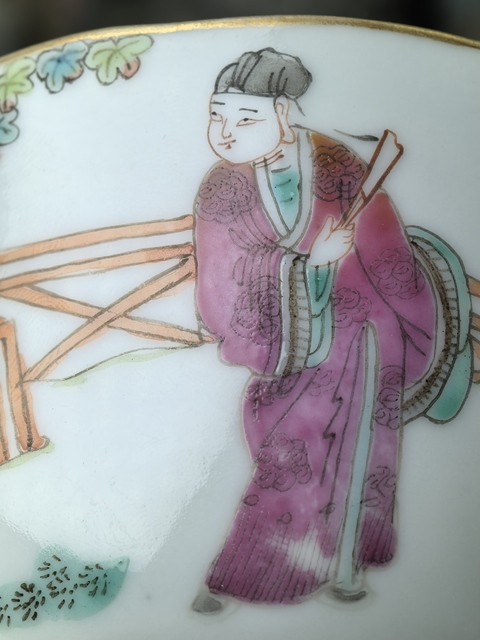 古玩陶瓷粉彩人物故事紋花口杯真品鑒賞圖