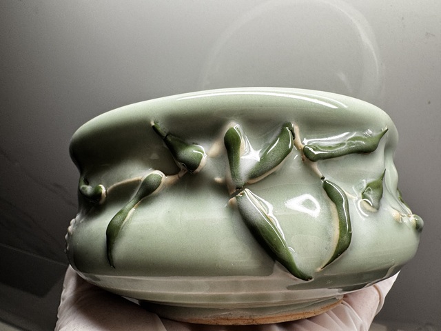 古玩陶瓷青釉堆塑香爐真品鑒賞圖