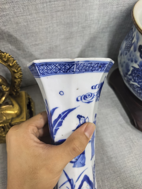 古玩陶瓷人物紋青花花觚拍賣，當前價格17000元