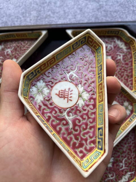 古玩陶瓷胭脂紅粉彩萬壽無疆攢盤真品鑒賞圖