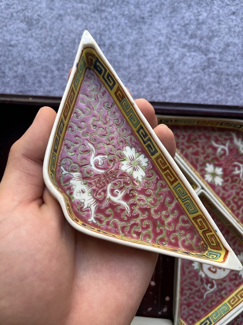 古玩陶瓷胭脂紅粉彩萬壽無疆攢盤真品鑒賞圖