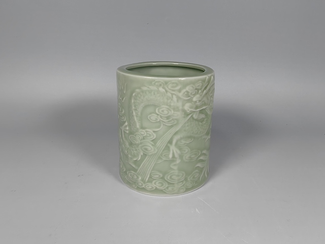 古玩陶瓷創(chuàng)匯粉青釉堆塑雕龍紋筆筒真品鑒賞圖
