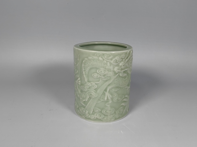 古玩陶瓷創(chuàng)匯粉青釉堆塑雕龍紋筆筒真品鑒賞圖