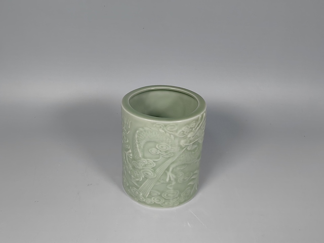 古玩陶瓷創(chuàng)匯粉青釉堆塑雕龍紋筆筒真品鑒賞圖