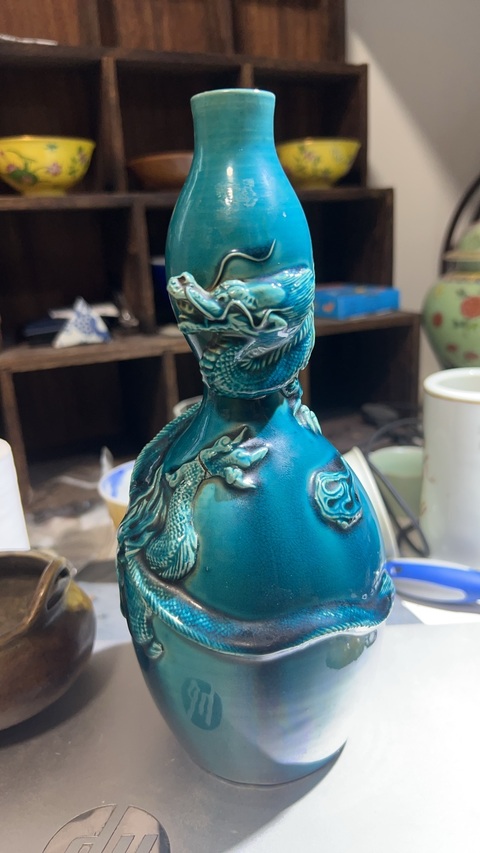 古玩陶瓷孔雀藍釉貼塑龍紋葫蘆瓶真品鑒賞圖