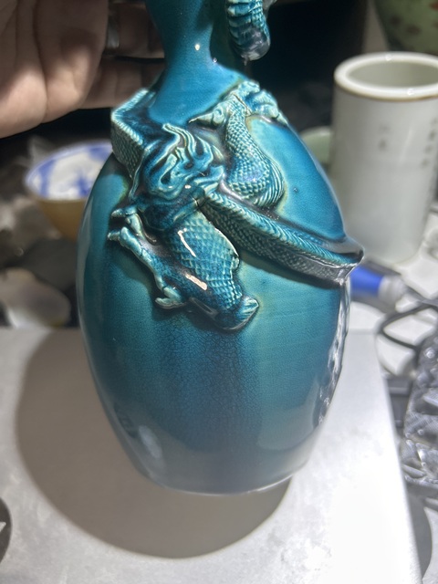 古玩陶瓷孔雀藍釉貼塑龍紋葫蘆瓶真品鑒賞圖