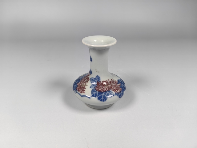 古玩陶瓷民國解放初青花釉里紅花卉紋荸薺瓶真品鑒賞圖