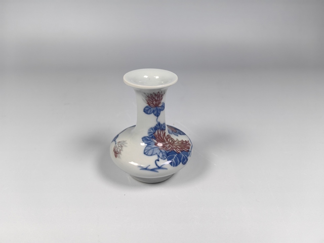 古玩陶瓷民國解放初青花釉里紅花卉紋荸薺瓶真品鑒賞圖