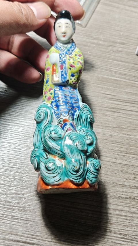 古玩陶瓷民國粉彩人物塑像真品鑒賞圖
