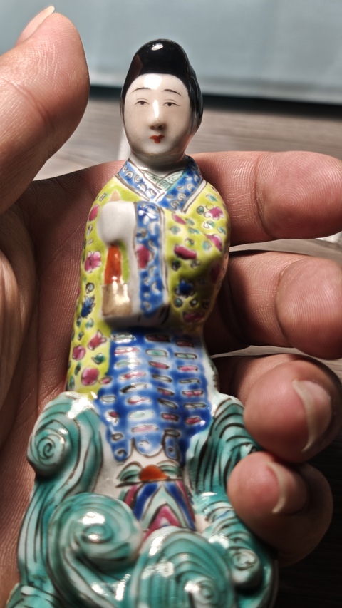 古玩陶瓷民國粉彩人物塑像真品鑒賞圖