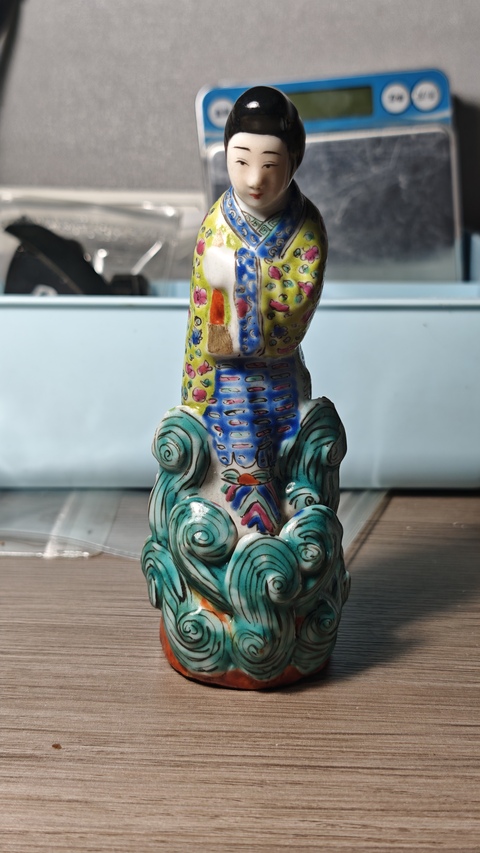 古玩陶瓷民國粉彩人物塑像真品鑒賞圖
