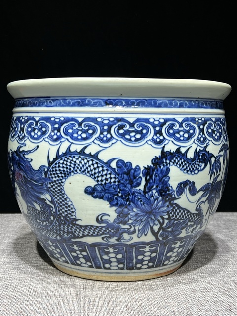 古玩陶瓷青花龍穿花紋案缸真品鑒賞圖