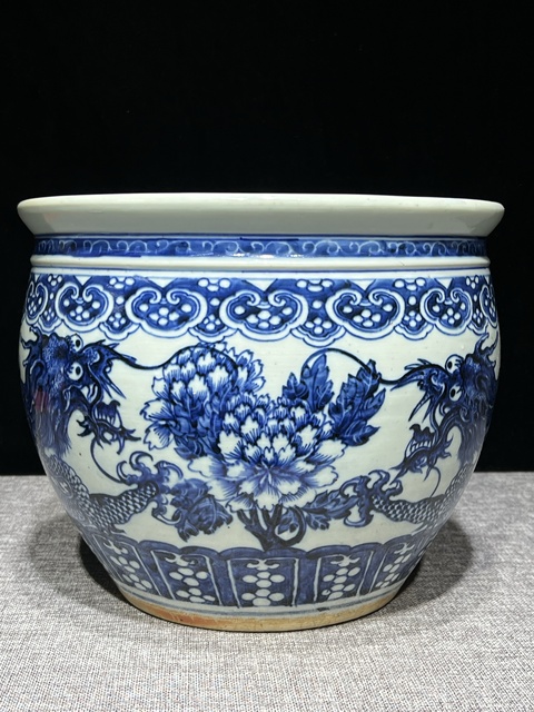 古玩陶瓷青花龍穿花紋案缸真品鑒賞圖