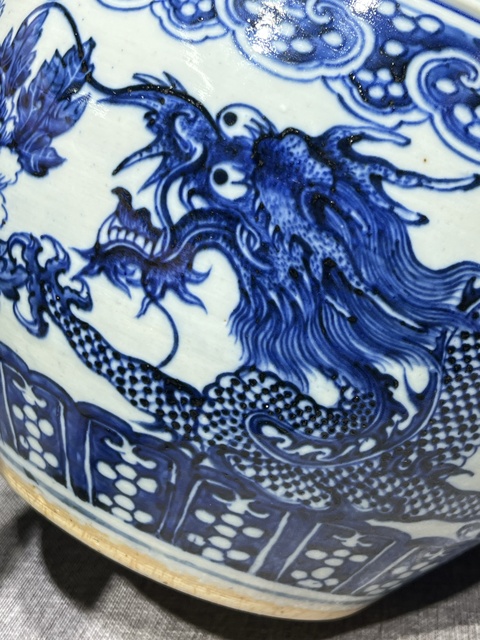 古玩陶瓷青花龍穿花紋案缸真品鑒賞圖