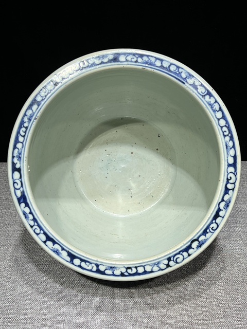 古玩陶瓷青花龍穿花紋案缸真品鑒賞圖