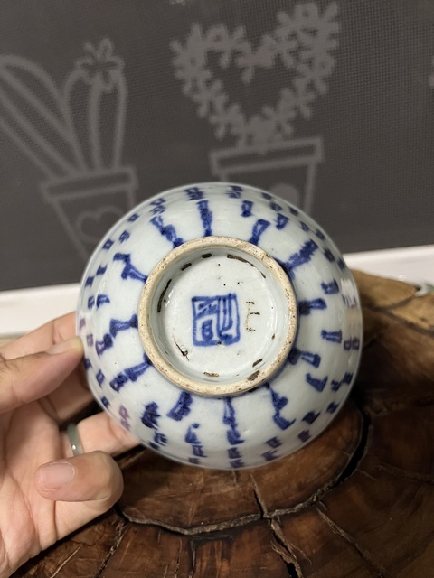 古玩陶瓷梵字紋青花杯真品鑒賞圖