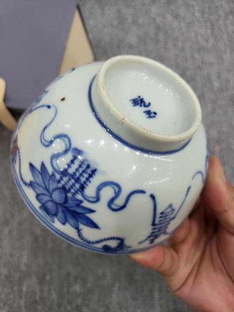 古玩陶瓷花間壽字紋青花碗真品鑒賞圖