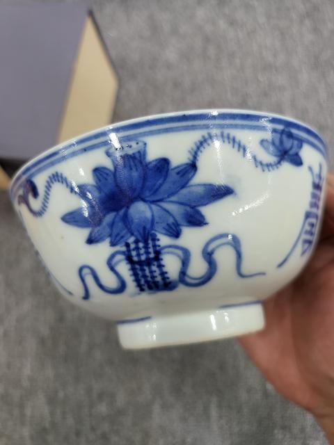 古玩陶瓷花間壽字紋青花碗真品鑒賞圖