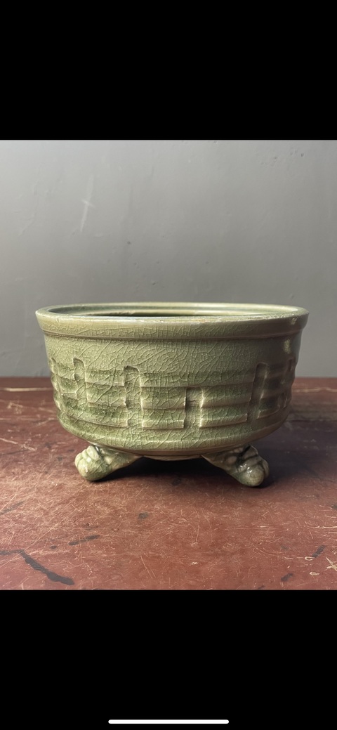 古玩陶瓷龍泉窯青釉八卦紋三足香爐真品鑒賞圖