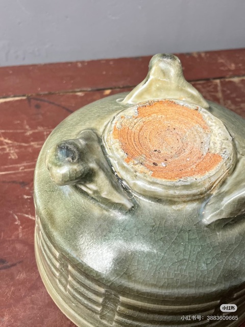 古玩陶瓷龍泉窯青釉八卦紋三足香爐真品鑒賞圖