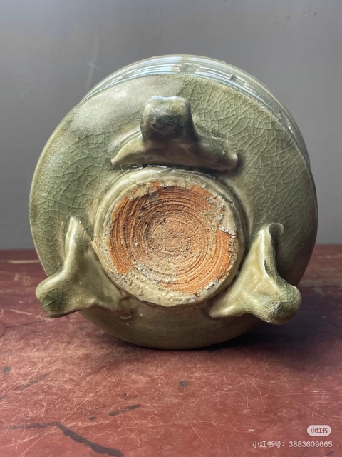 古玩陶瓷龍泉窯青釉八卦紋三足香爐真品鑒賞圖