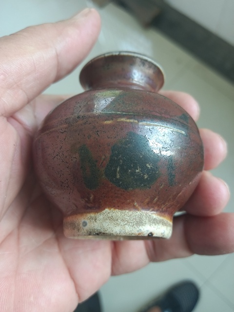 古玩陶瓷褐釉水盂真品鑒賞圖