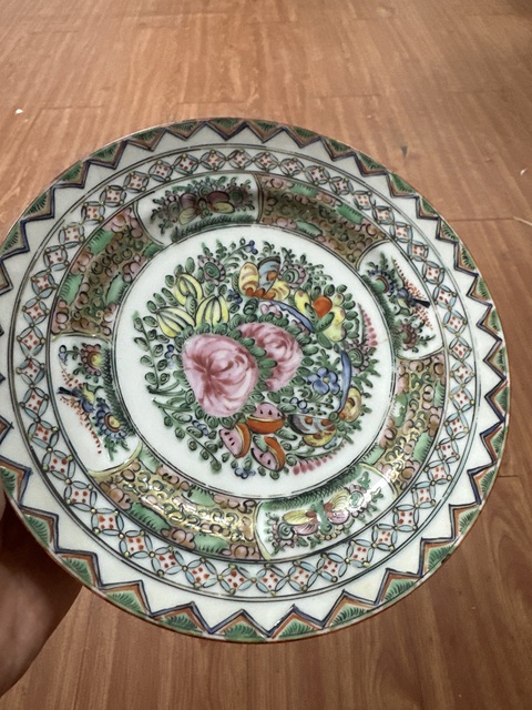古玩陶瓷花鳥蝶紋廣彩盤真品鑒賞圖
