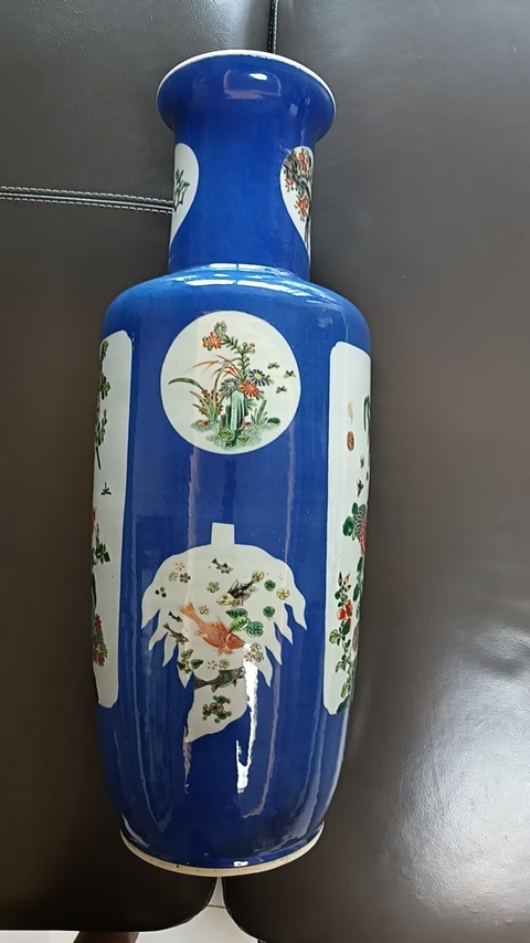 古玩陶瓷灑藍釉開窗五彩花鳥紋棒槌瓶真品鑒賞圖