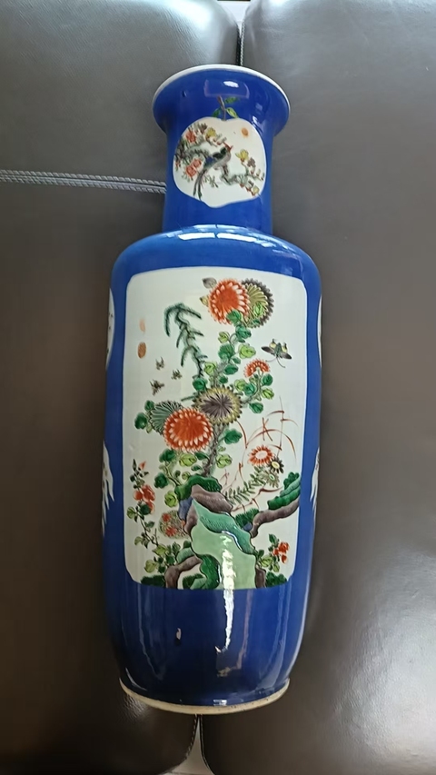 古玩陶瓷灑藍釉開窗五彩花鳥紋棒槌瓶真品鑒賞圖