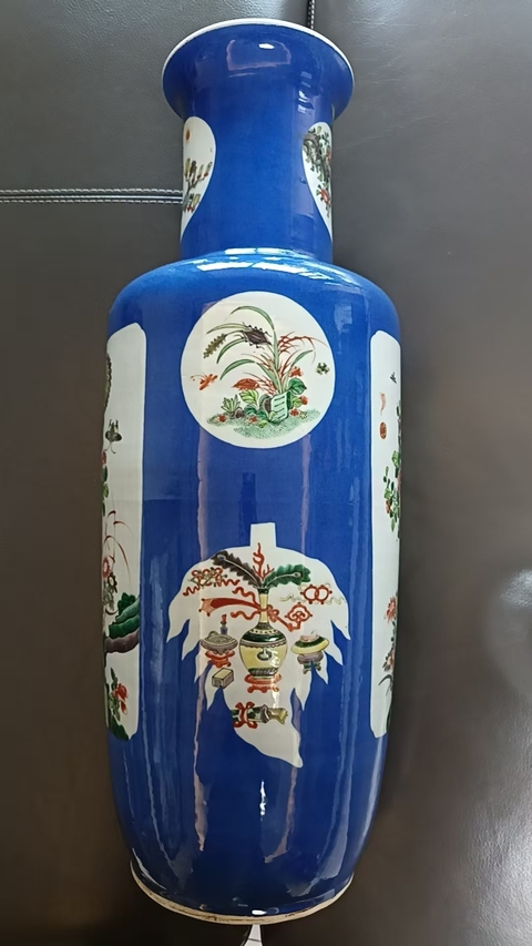 古玩陶瓷灑藍釉開窗五彩花鳥紋棒槌瓶真品鑒賞圖