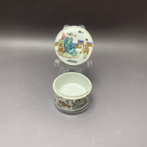 古玩陶瓷人物紋蓋盒真品鑒賞圖