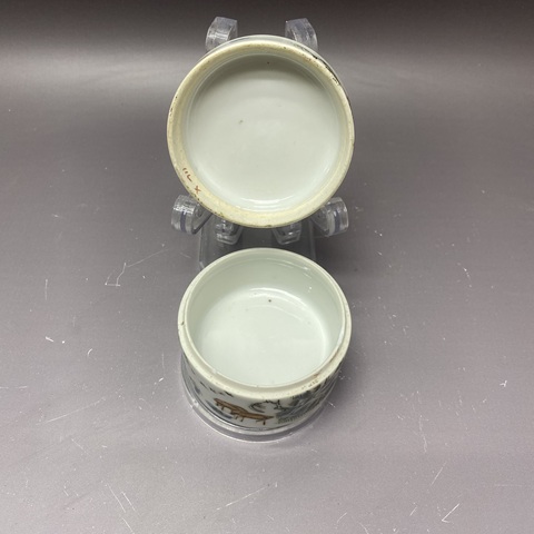 古玩陶瓷人物紋蓋盒真品鑒賞圖