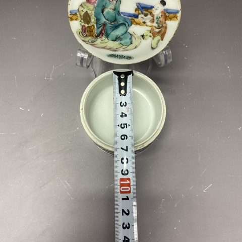 古玩陶瓷人物紋蓋盒真品鑒賞圖