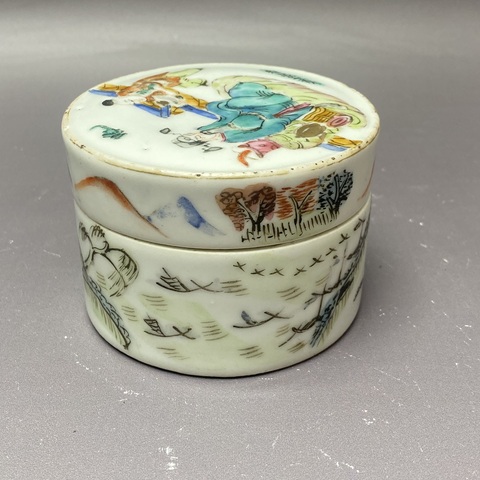古玩陶瓷人物紋蓋盒真品鑒賞圖